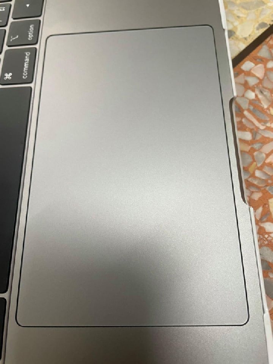 Macbook Pro 2019 13 นิ้ว (Touch Bar) ใช้น้อย อุปกรณ์ครบกล่อง ให้ทุกอย่างในภาพ