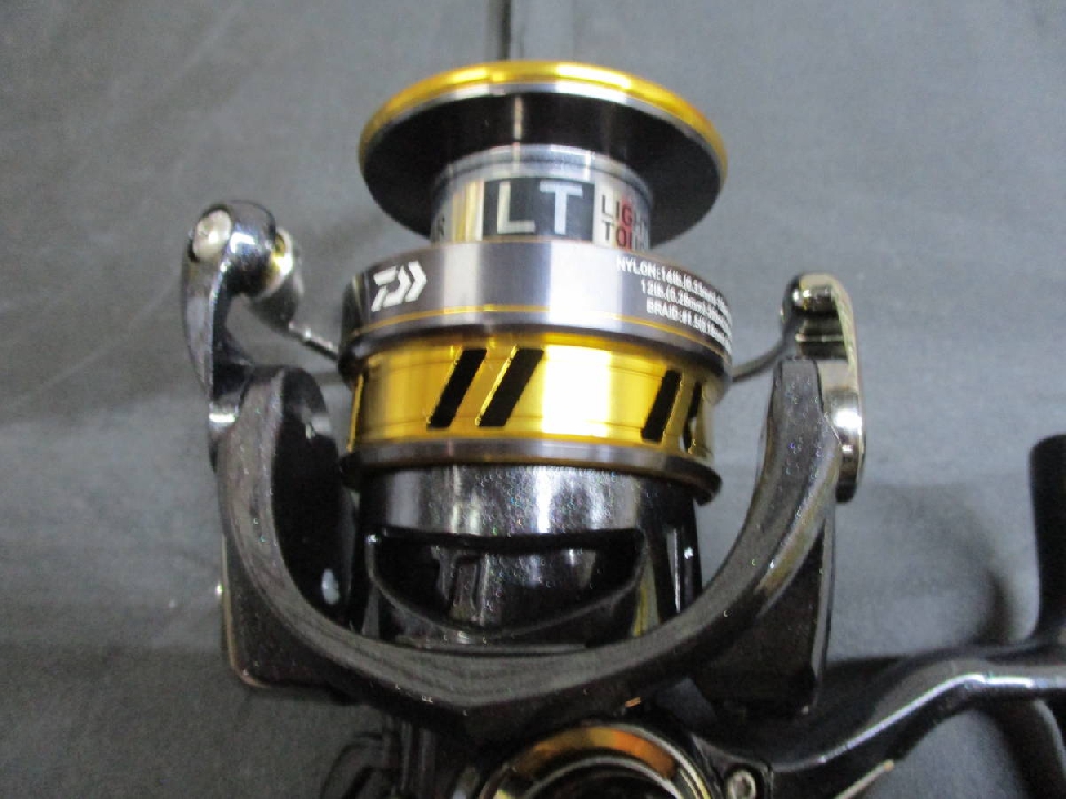 รอกตกปลา สภาพดี Daiwa DAIWA 18 Regalis LT 3000