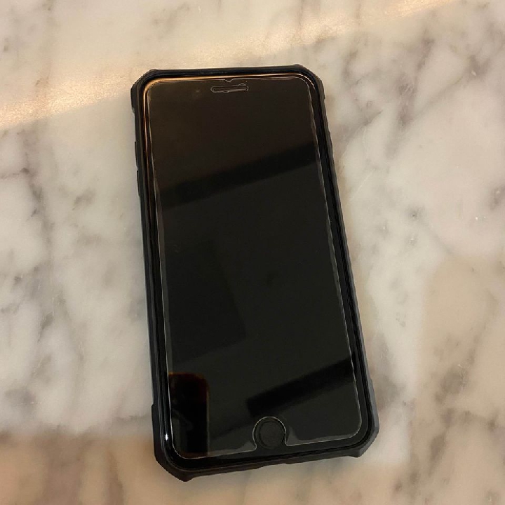I phone 8plus 64gb. สีดำ