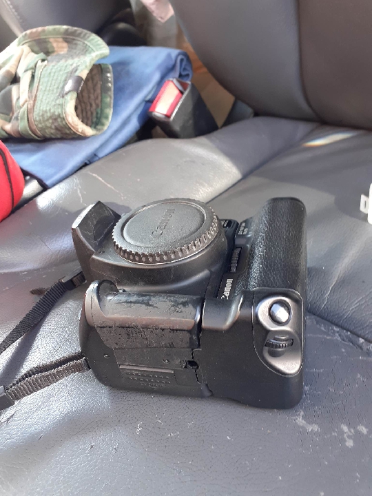 กล้องมือสอง Body Canon 350D พร้อม Grip สภาพใช้งานได้ปกติ