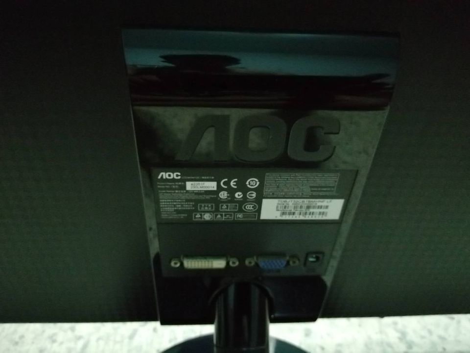 ขายจอคอมมือสอง AOC 23นิ้ว LED สวยไ่ม่มีตำหนิ มี port DVI VGA