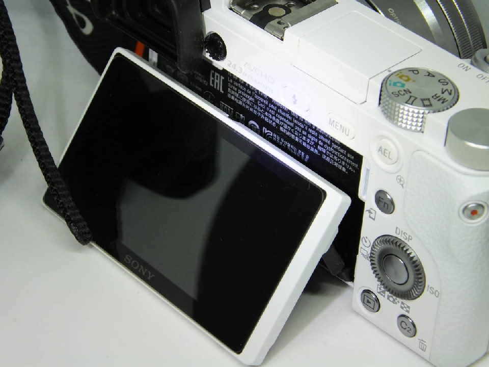 กล้อง Sony ILCE-6000 สีขาว