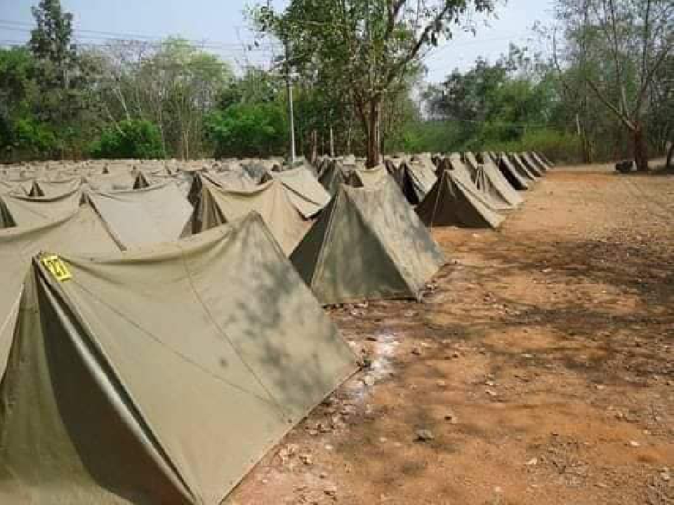 เต็นท์กระโจมยุคเวียดนาม พร้อมอุปกรณ์ครบชุด มือสองสภาพดีผ้าใบกันน้ำ รอยตะเข็บสีดำตรงตะเข็บเป็นกาวกันน