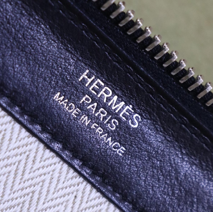 กระเป๋าคลัตช์ Hermes ZIP TABLET.