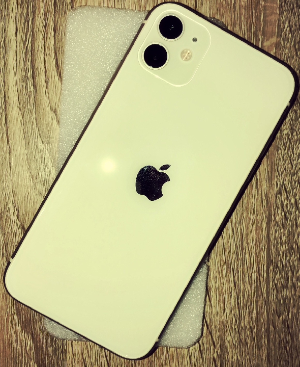 Apple iPhone11 สีขาว สภาพสวย พร้อมใช้งาน หายากแล้ว ขายราคาถูก ต่างจังหวัดสั่งผ่านShopee
