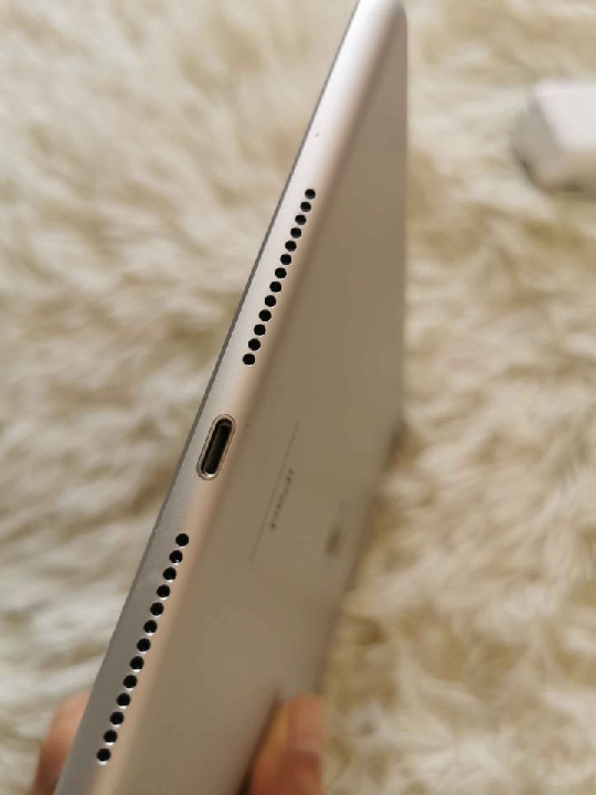 iPad gen 7 2019 32gb มีรอยตามการใช้งาน สภาพ iPad 95%