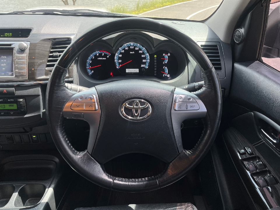 TOYOTA FORTUNER  2.5 V AT 2014