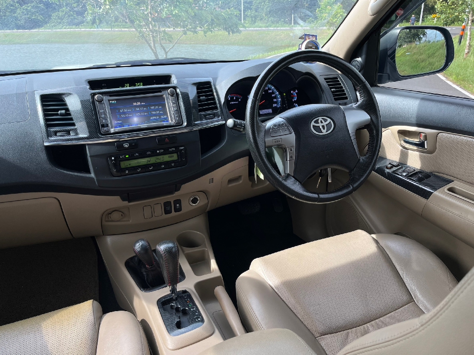 TOYOTA FORTUNER 3.0 TRD Sportivo 4WD AT ปี 2012