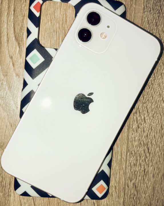 Apple iPhone12 White เครื่องสวย สีสวย พร้อมใช้ รองรับ5G เครื่องสภาพใหม่