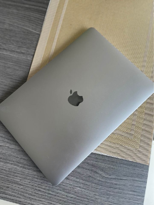 Macbook Pro 2019 ( 256 GB )