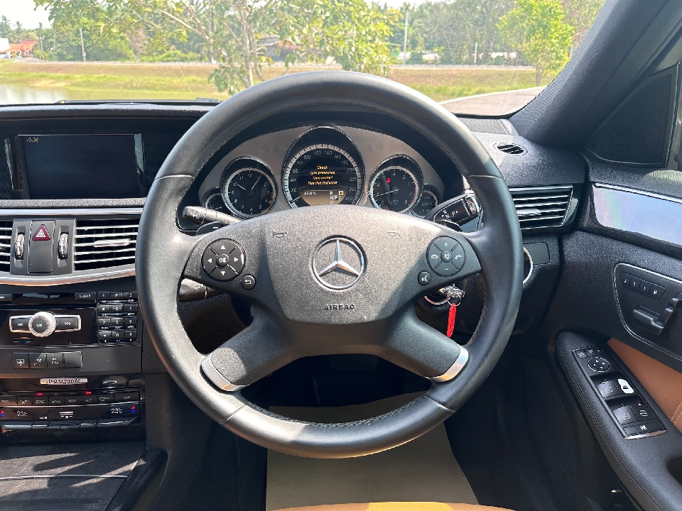 BENZ E-CLASS  E250 1.8 CGI โฉม W212 AT 2013