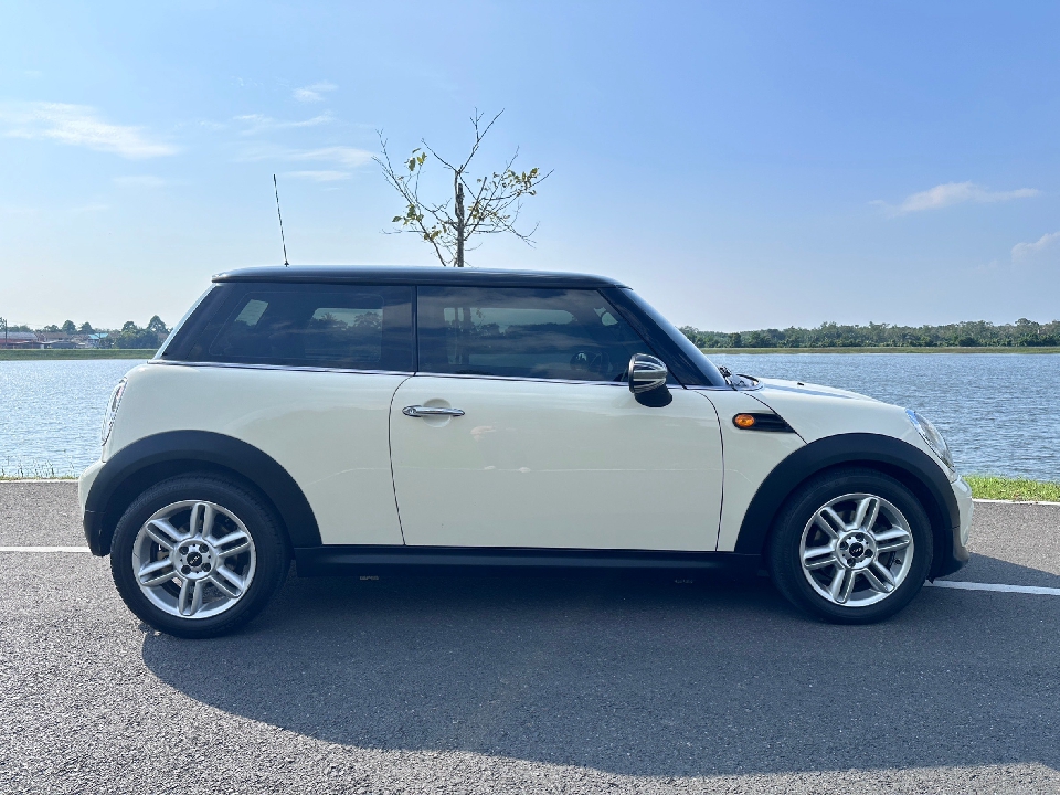 MINI COOPER Hatchback R56  1.6L AT 2013