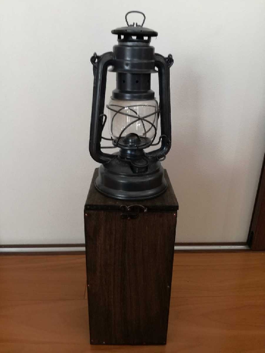 ตะเกียง Fur Hand Lantern Case Wooden