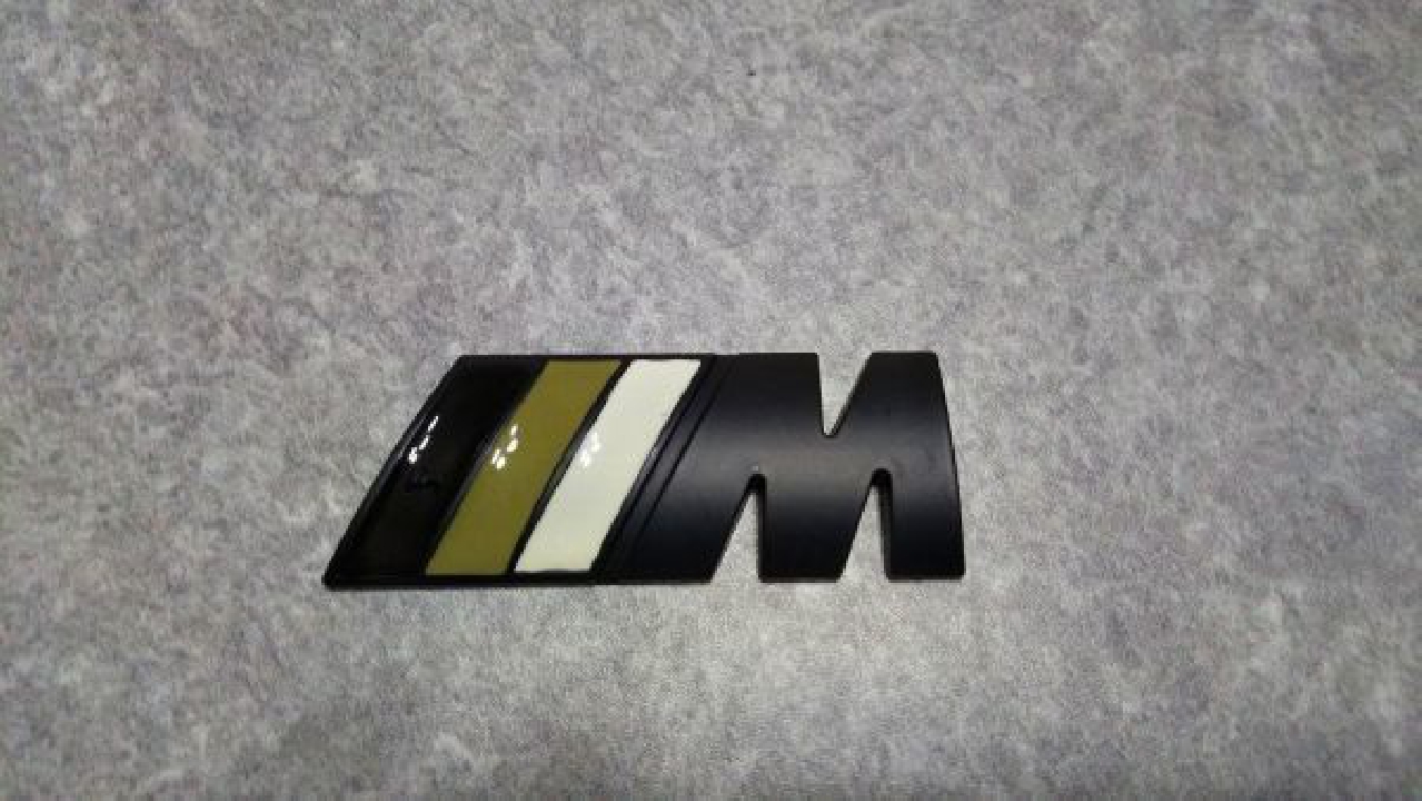 ตราสัญลักษณ์ด้านข้าง BMW M Sport