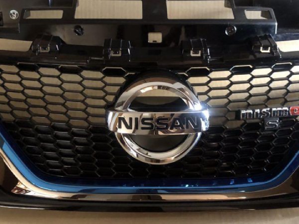 กระจังหน้า Nissan Note พร้อมตราสัญลักษณ์ NISMO S