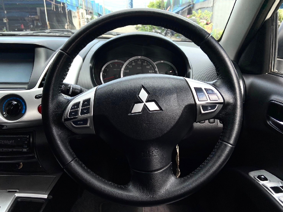 Mitsubishi Triton Double Cab 2.5 GLS Plus VG Turbo เกียร์​ออโต้ ปี2015 สีขาว