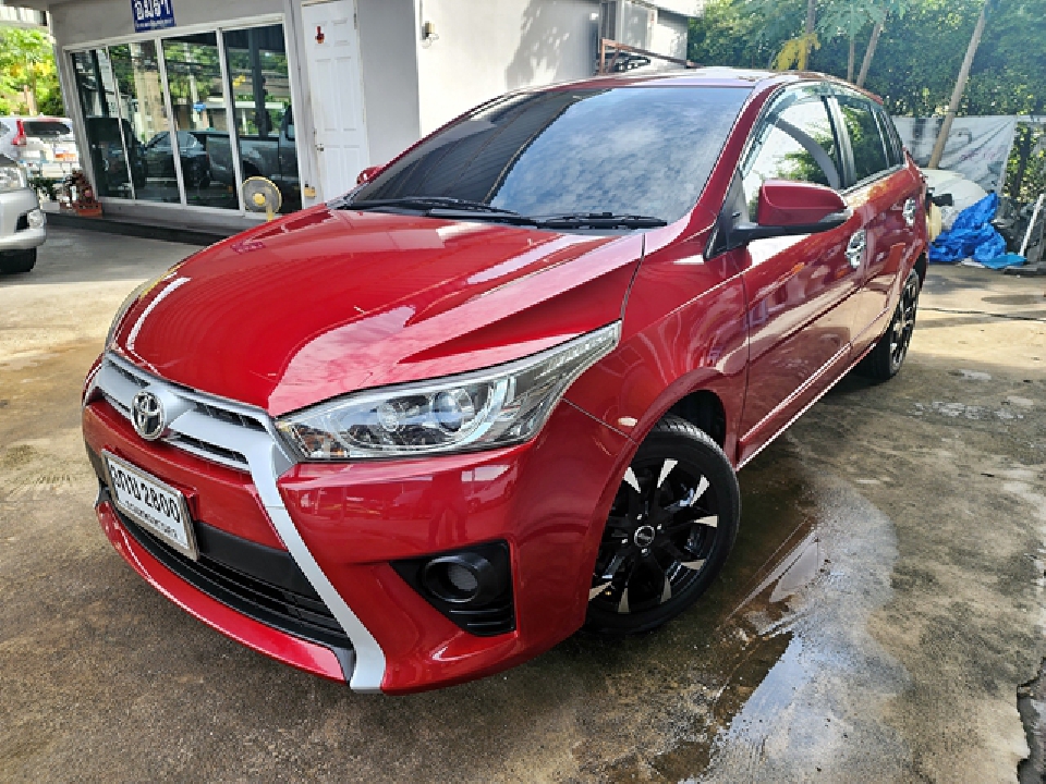 TOYOTA YARIS ECO 1.2 G ปี 2014 สีแดง มือเดียว วิ่ง 82954 โล Push Start Kดีฟรีดาวน์ สดลดได้ไม่มี VAT