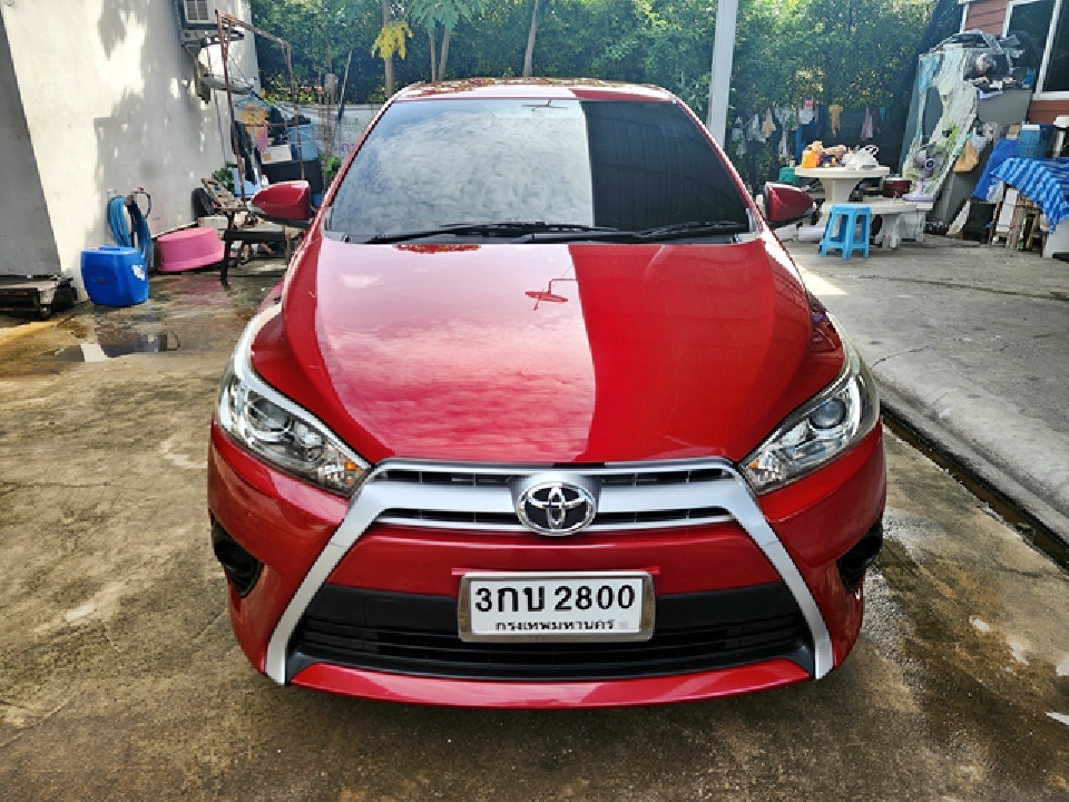 TOYOTA YARIS ECO 1.2 G ปี 2014 สีแดง มือเดียว วิ่ง 82954 โล Push Start Kดีฟรีดาวน์ สดลดได้ไม่มี VAT