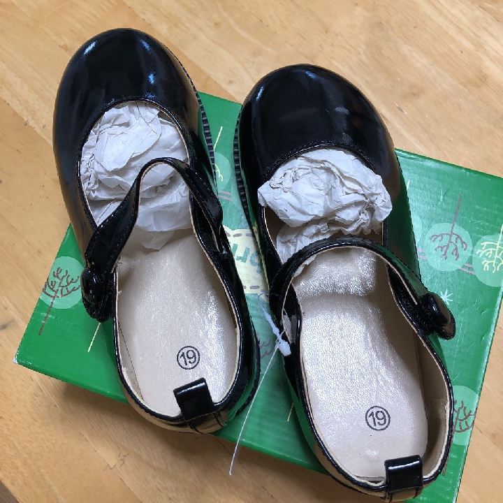 รองเท้าเด็กสีดำ สไตล์ญี่ปุ่น สภาพ 100% เบอร์ 19