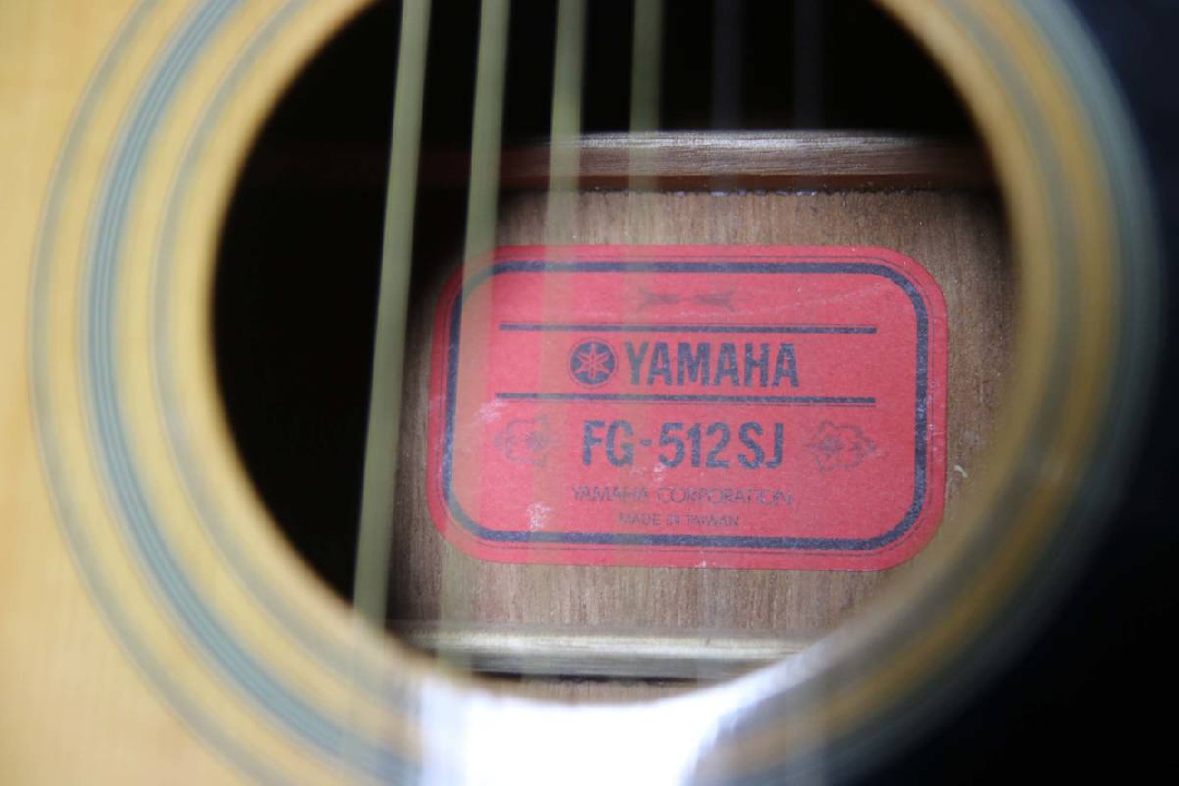 YAMAHA กีตาร์ Yamaha Red Label Top Single Plate Acoustic Guitar [FG-512SJ]