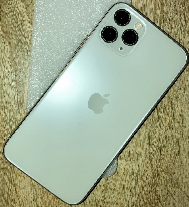 Apple iPhone11 Pro สีSilver กล้องชัดหายากสเปกสูง เครืองสภาพใหม่ สภาพสวยจริงเหมือนใหม่