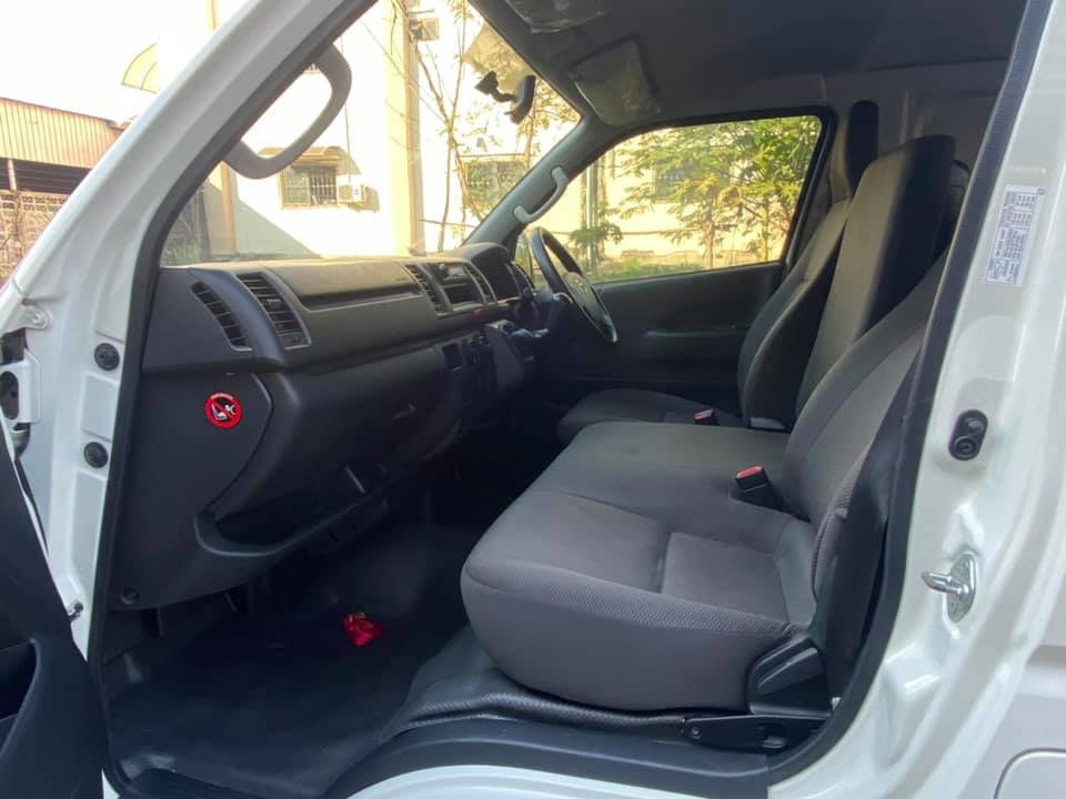 รถตู้ Toyota Commuter 3.0 ปี 2016
