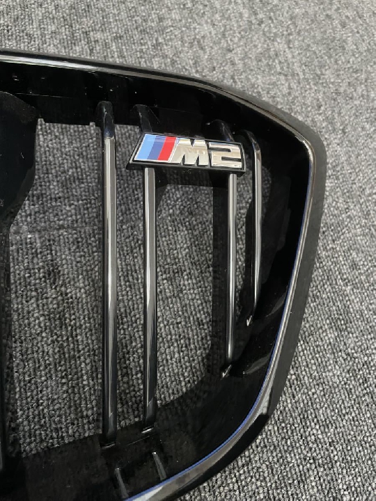 กระจังหน้าแท้ BMW M2 สภาพดี