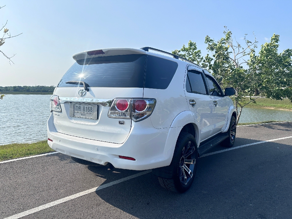 TOYOTA FORTUNER  2.5 G MT 2012