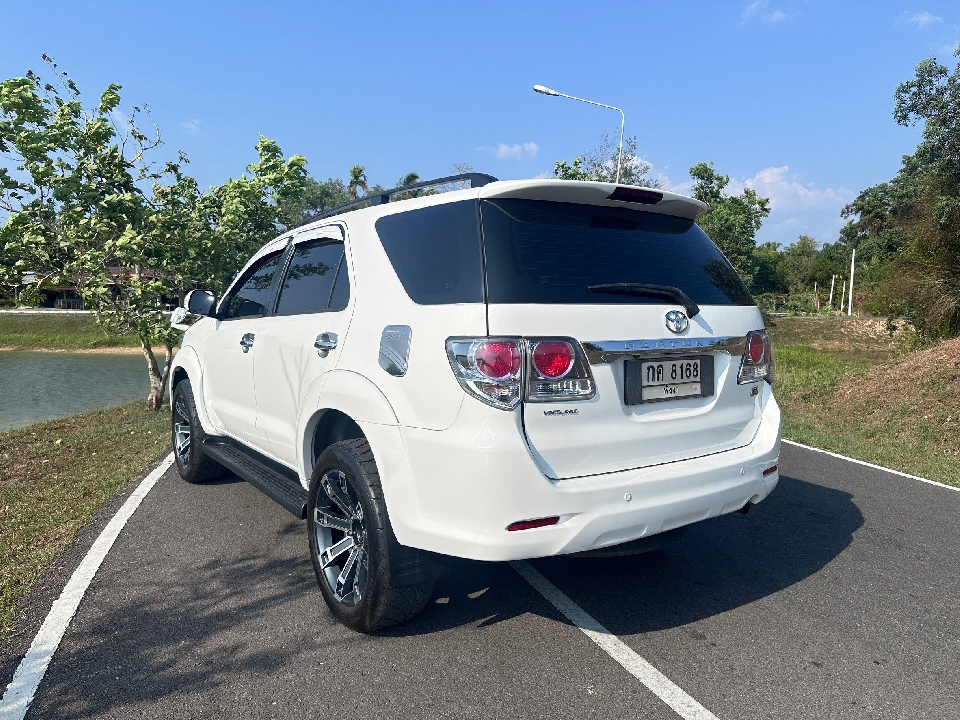 TOYOTA FORTUNER  2.5 G MT 2012