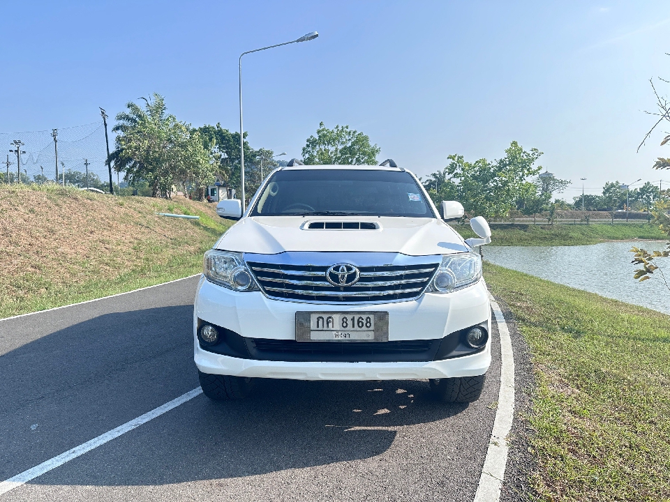 TOYOTA FORTUNER  2.5 G MT 2012