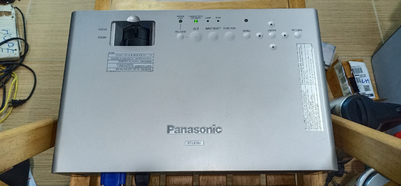 โปรเจคเตอร์ Panasonic PT-LB78V Projector 3000ลูเมน มือสอง ไว้ดูหนัง ,ดูบอล สีสวย สบายตา