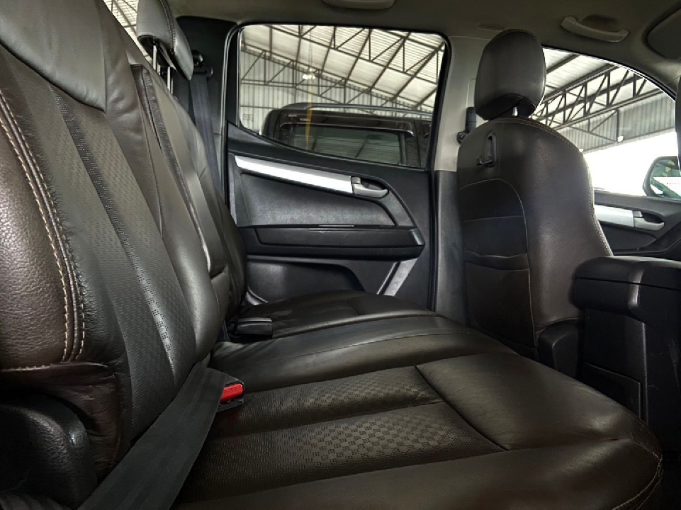 ISUZU ALL NEW D-MAX CAB4 3.0 Vcross Z-Prestige NAVI 4WD เกียร์​ธรรมดา ปี2013