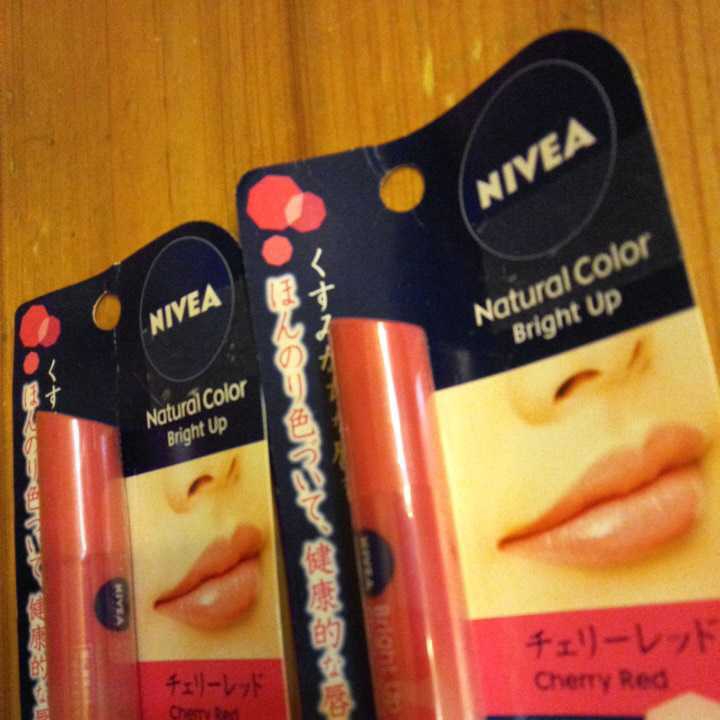 Nivea Moist Pure Color Lip 3.5g ลิปนีเวีย บำรุงและเพิ่มความชุ่มชื่นให้ริมฝีปาก ปกป้องริมฝีปากจากรังสี UV