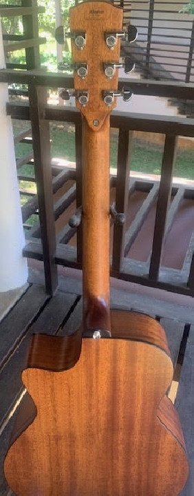 กีต้าร์โปร่งไฟฟ้า Alvarez