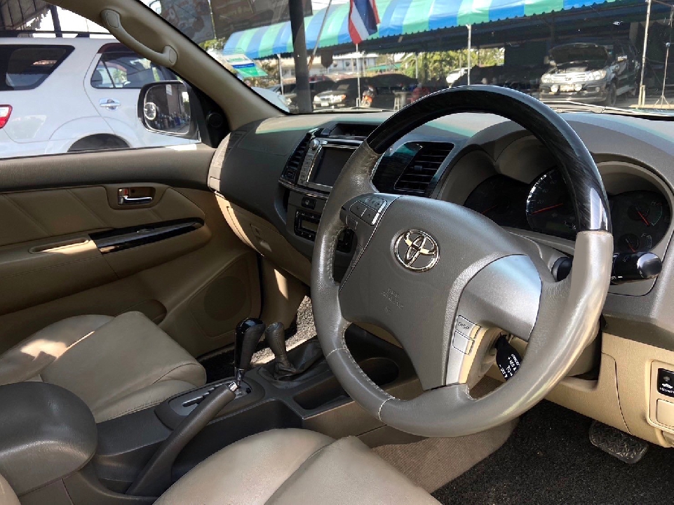 Toyota Fortuner 3.0 V 4WD เกียร์ออโต้ ปี​ 2012