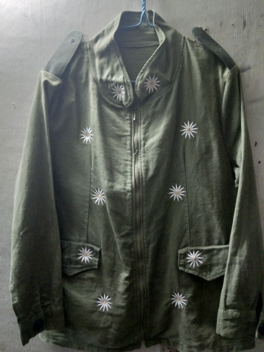 เสื้อคลุม แจ็คเก็ตกันหนาว สีเขียวทหาร (เขียวขี้ม้า) ของใหม่ มือหนึ่ง ยังไม่ผ่านการใช้งาน   990 บาท