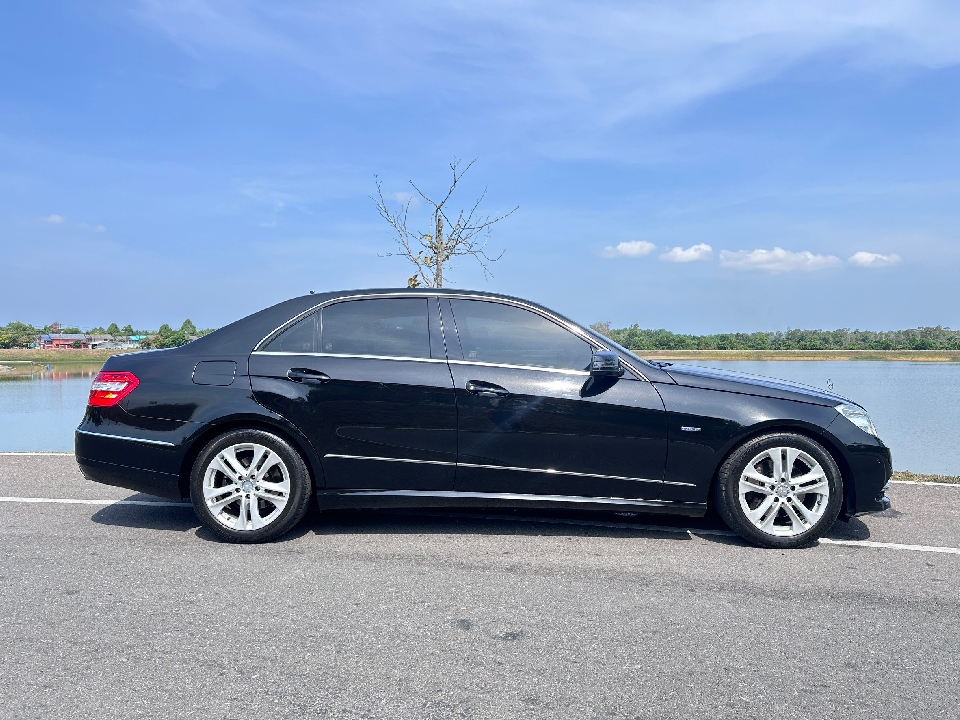 BENZ E-CLASS  E250 1.8 CGI โฉม W212 AT 2013