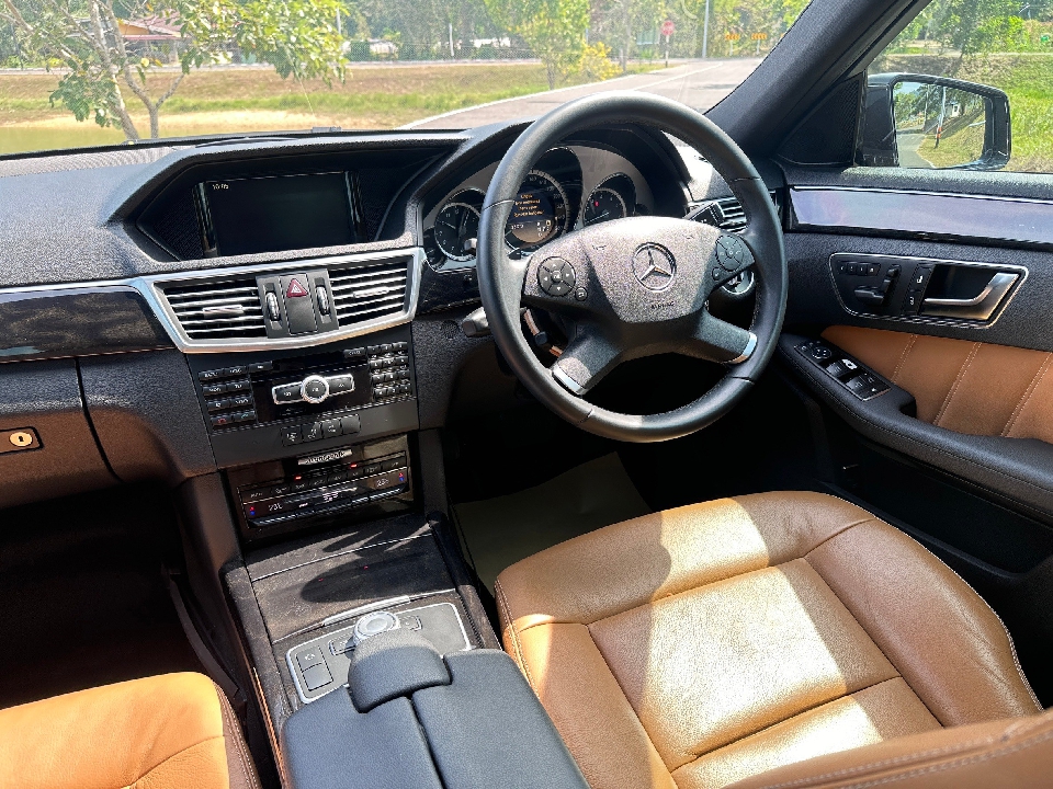 BENZ E-CLASS  E250 1.8 CGI โฉม W212 AT 2013