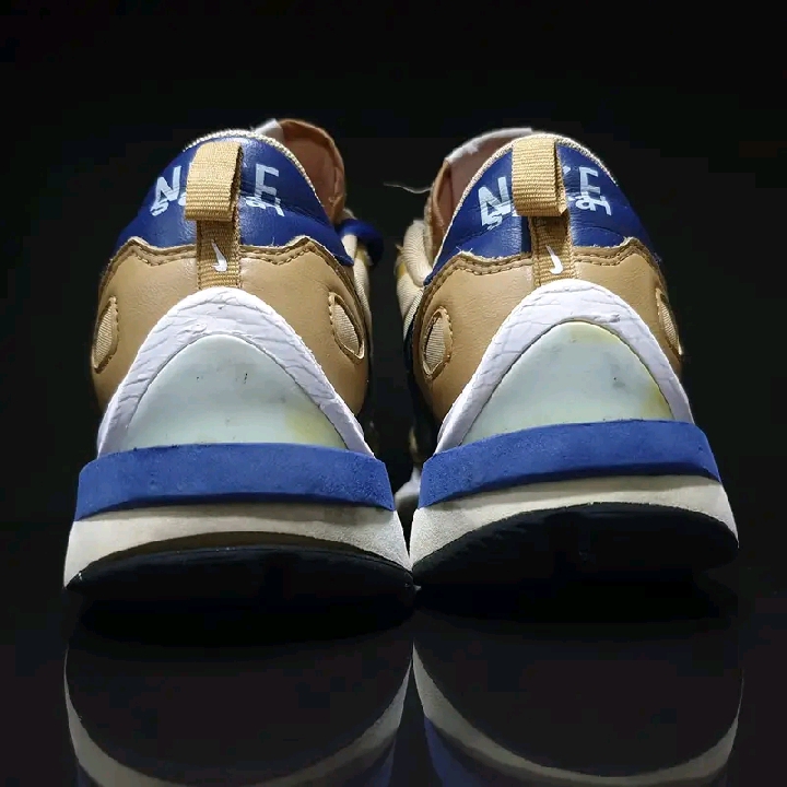 Nike Sacai รองเท้ามือสองคัดหัว