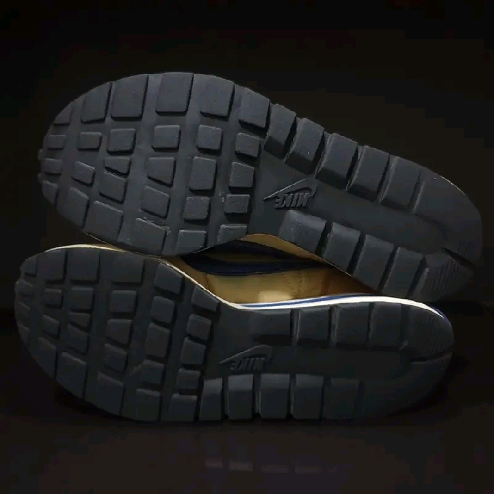 Nike Sacai รองเท้ามือสองคัดหัว