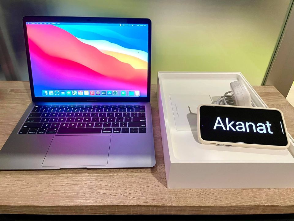 MacBook Air (Retina,13.3-inch,2018) Ram8gb SSD256gb ไม่ค่อยได้ใช้ สภาพเหมือนใหม่ ไม่มีรอยใดๆ 100%
