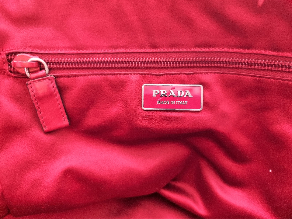 ขายกระเป๋าถือยี่ห้อ Prada หนังนกกระจอกเทศ ของแท้