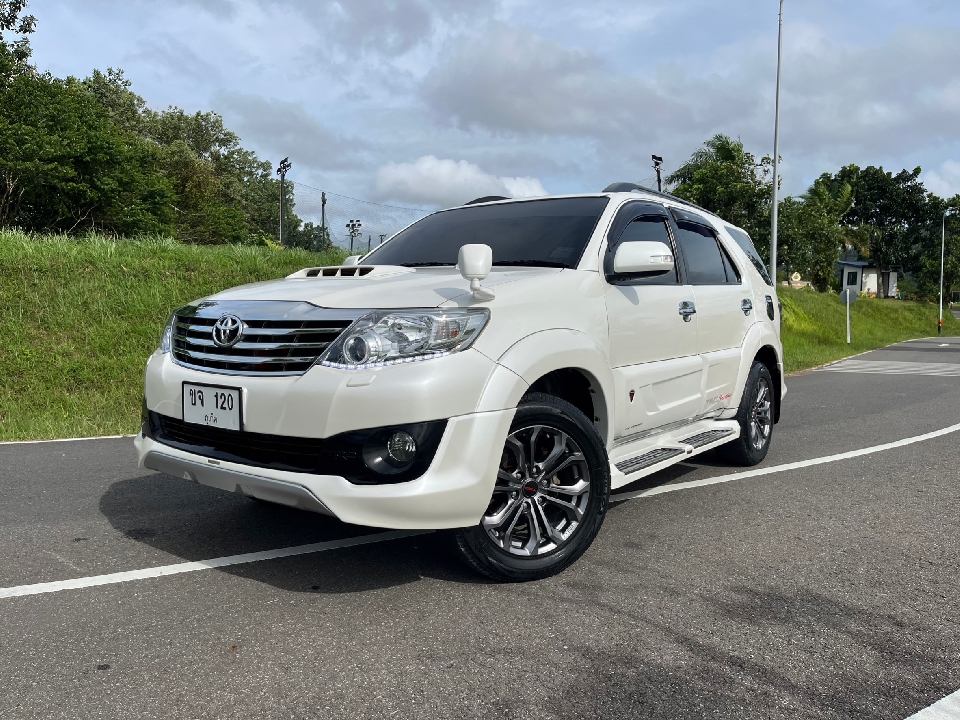 TOYOTA FORTUNER 3.0 TRD Sportivo 4WD AT ปี 2012