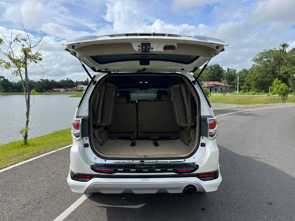 TOYOTA FORTUNER 3.0 TRD Sportivo 4WD AT ปี 2012