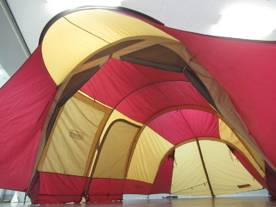 เต็นท์ ญี่ปุ่น Coleman Tunnel 2 Room House 2000031263 Burgundy Color Outdoor Camping Tent