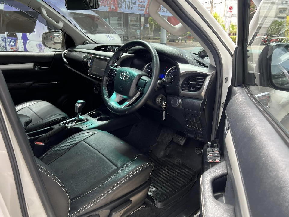 Revo D-cab 2.4 E Plus Preruner เกียร์ Auto ปี 2018