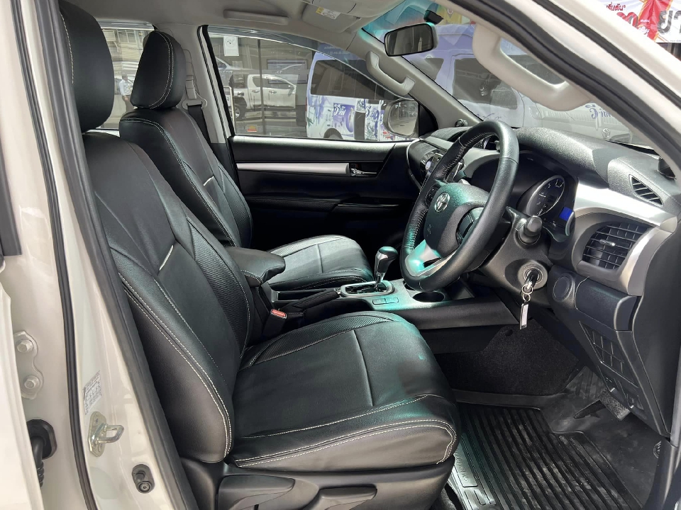 Revo D-cab 2.4 E Plus Preruner เกียร์ Auto ปี 2018
