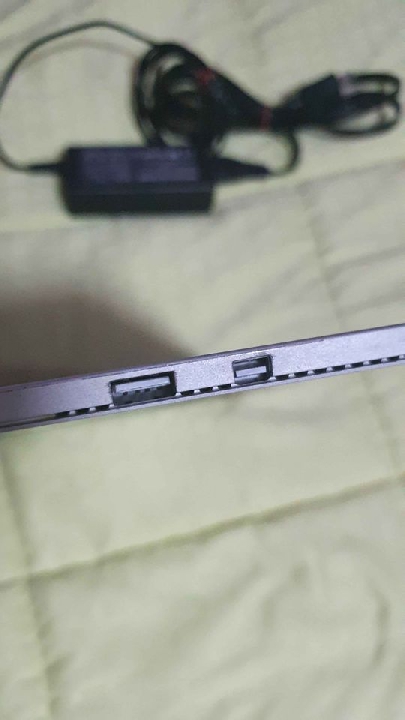 Surface Pro 4 Core i5-6300U 2.4GHz Ram 8 GB สภาพดี ขายเพราะไม่ได้ใช้งาน ต่อรองได้ค่ะ