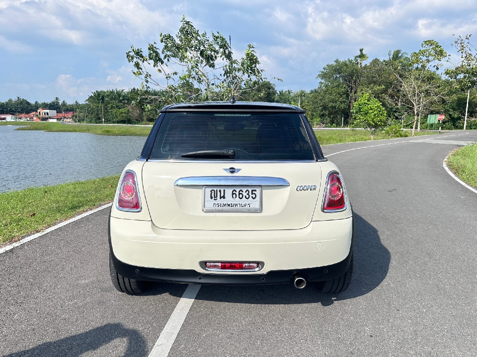 MINI COOPER Hatchback R56  1.6L AT ปี 2011